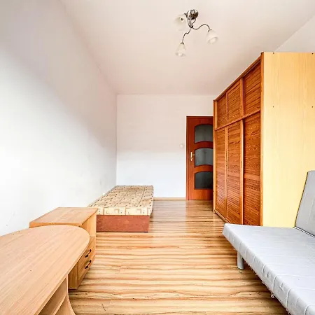 2 Rooms, 4 Beds, 6 People شقة فروتسواف