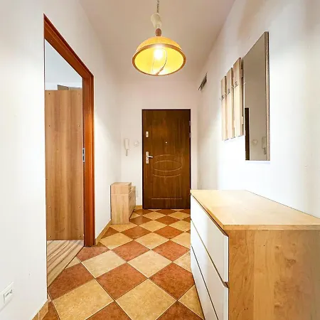 2 Rooms, 4 Beds, 6 People فروتسواف
