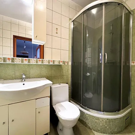 2 Rooms, 4 Beds, 6 People شقة فروتسواف